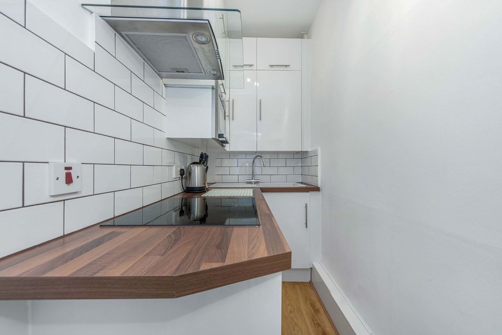 Property photo 2 of 8 Kitchen