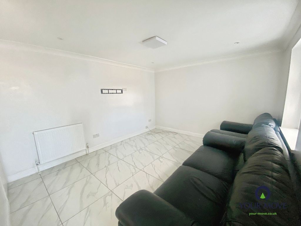 Property photo 3 of 14 Lounge / Reception