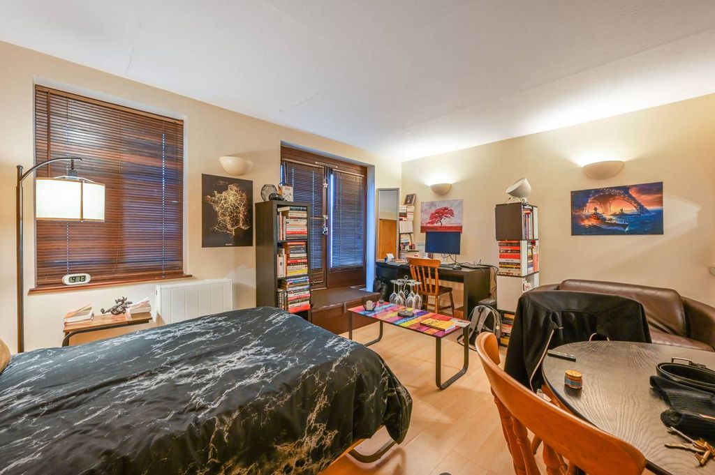 Property photo 3 of 6