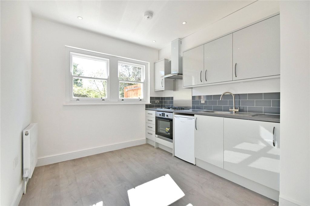 Property photo 2 of 14 Picture No. 16