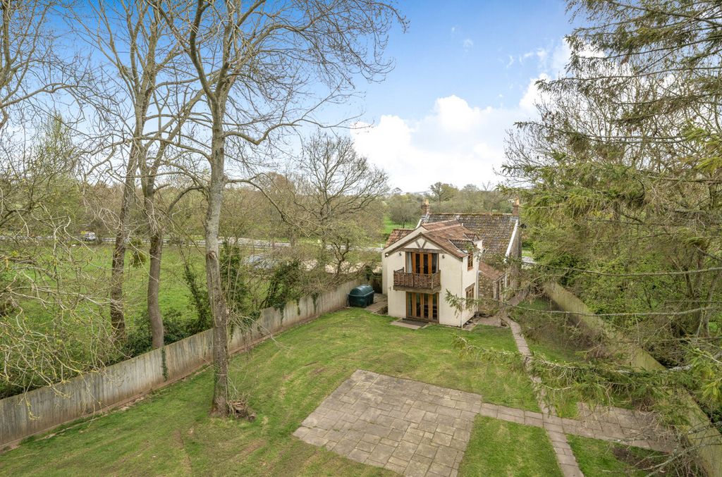 Property photo 2 of 34