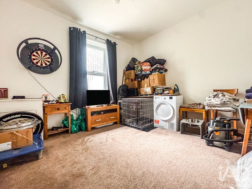 Property photo 3 of 11