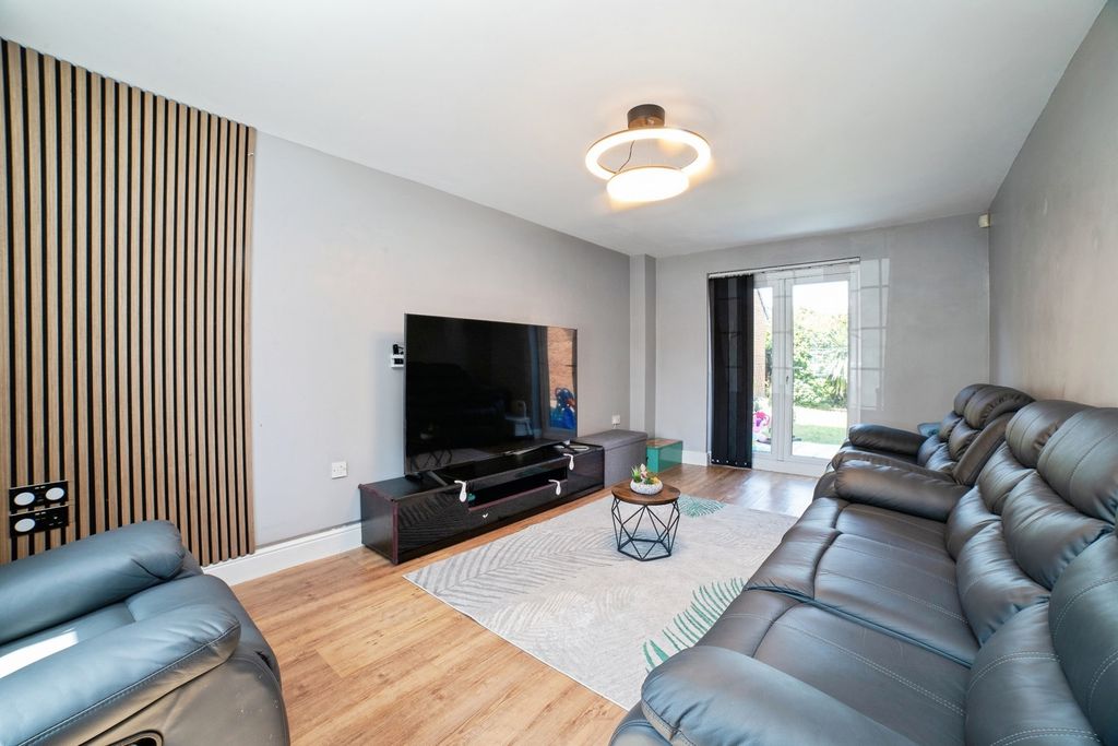 Property photo 3 of 27 Pbox-Img.Jpg