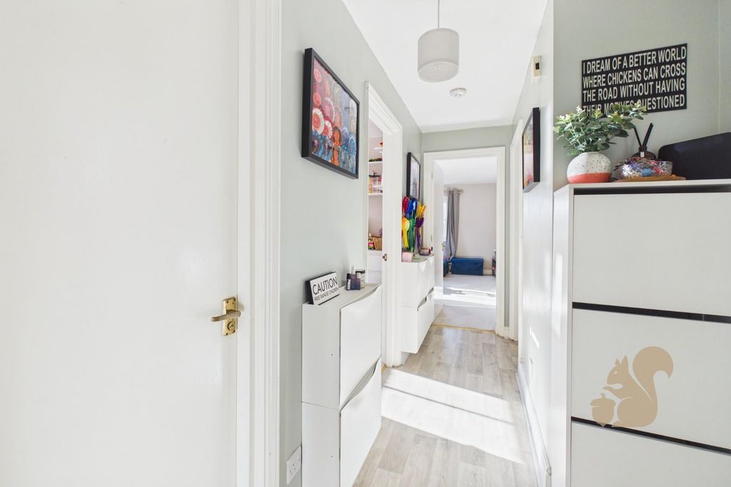 Property photo 2 of 10 Entrance Hall