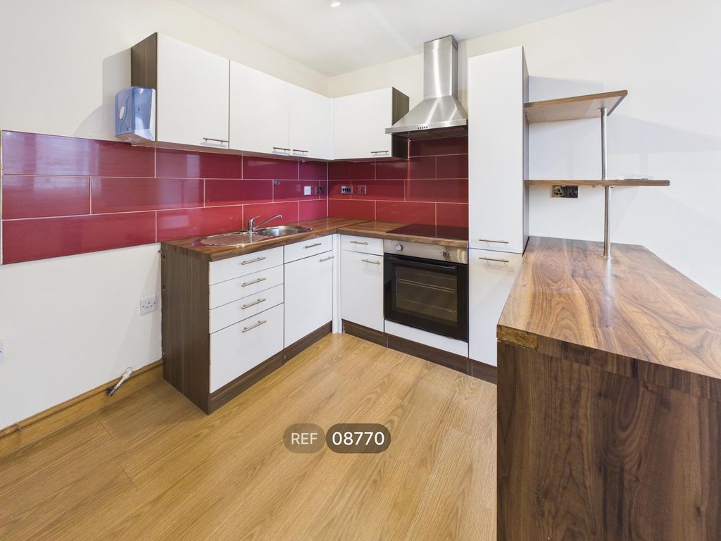 Property photo 1 of 6 Kitchen/Living Area