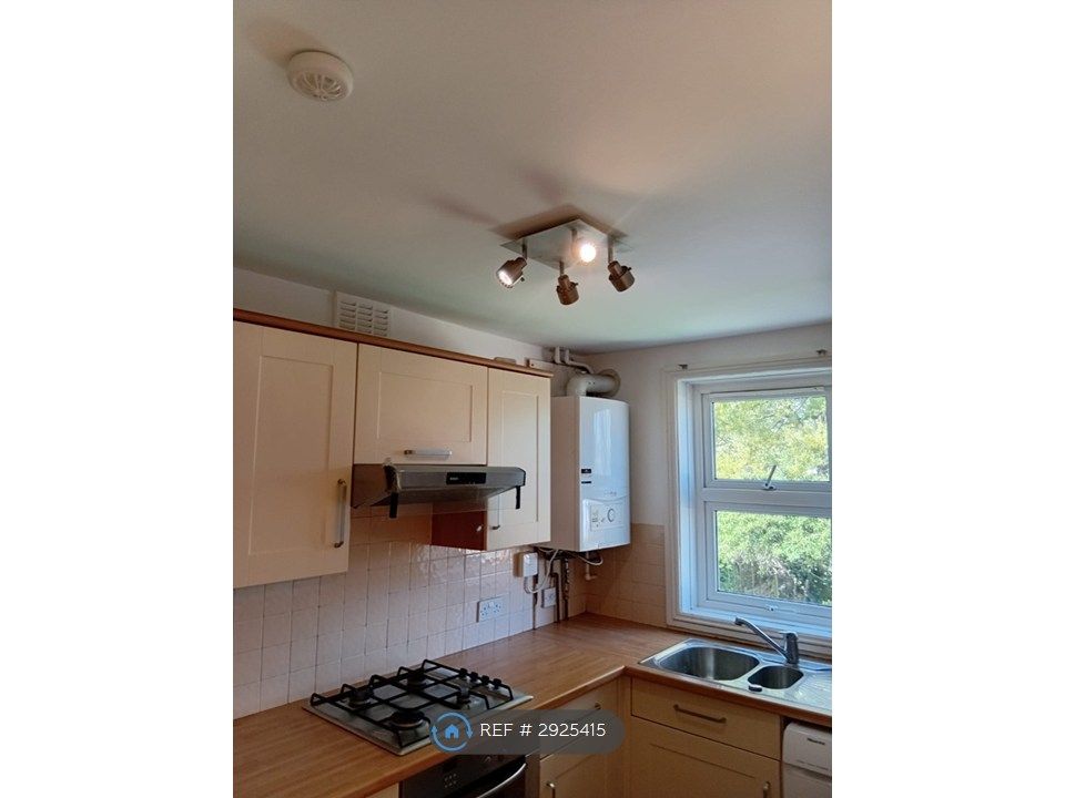 Property photo 2 of 6 Kitchen