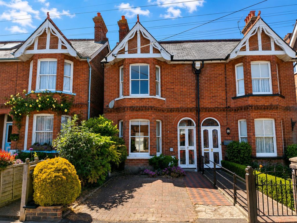 Property photo 1 of 14 8 Harcourt Road - Front Shot.Png