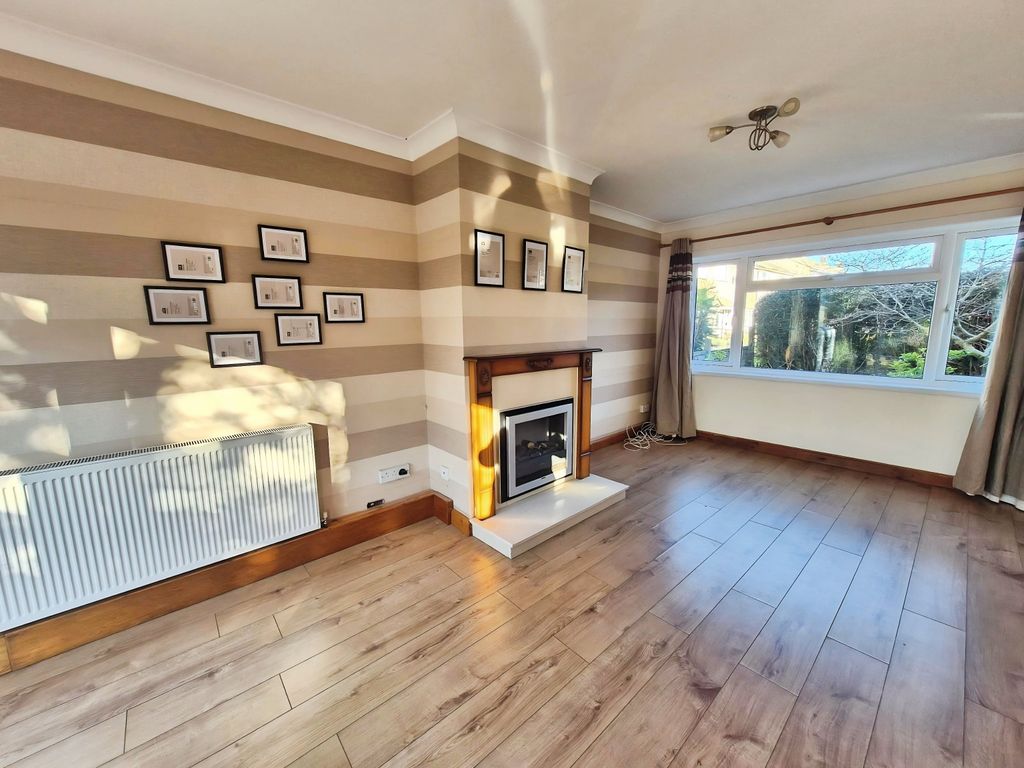 Property photo 2 of 13 Lounge