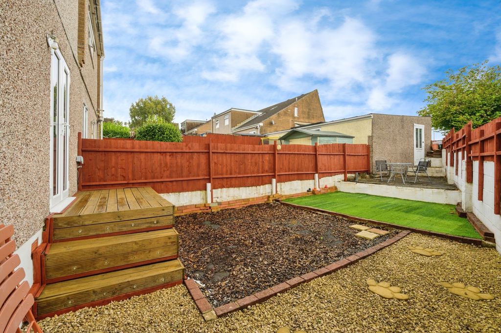Property photo 2 of 17 Photo
