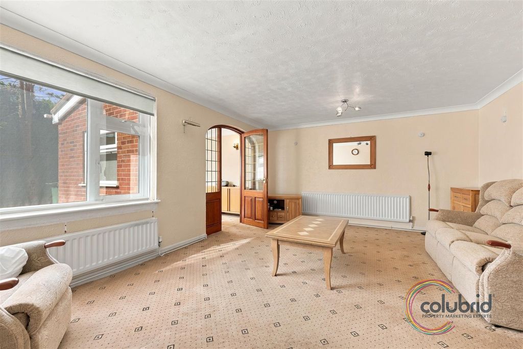 Property photo 2 of 21