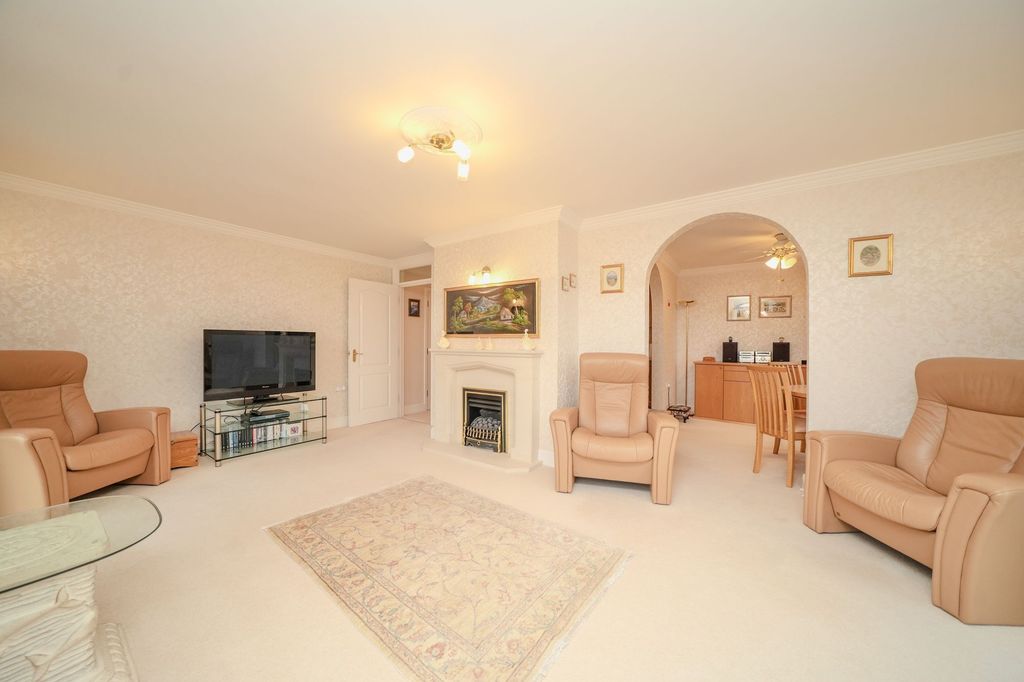 Property photo 3 of 31