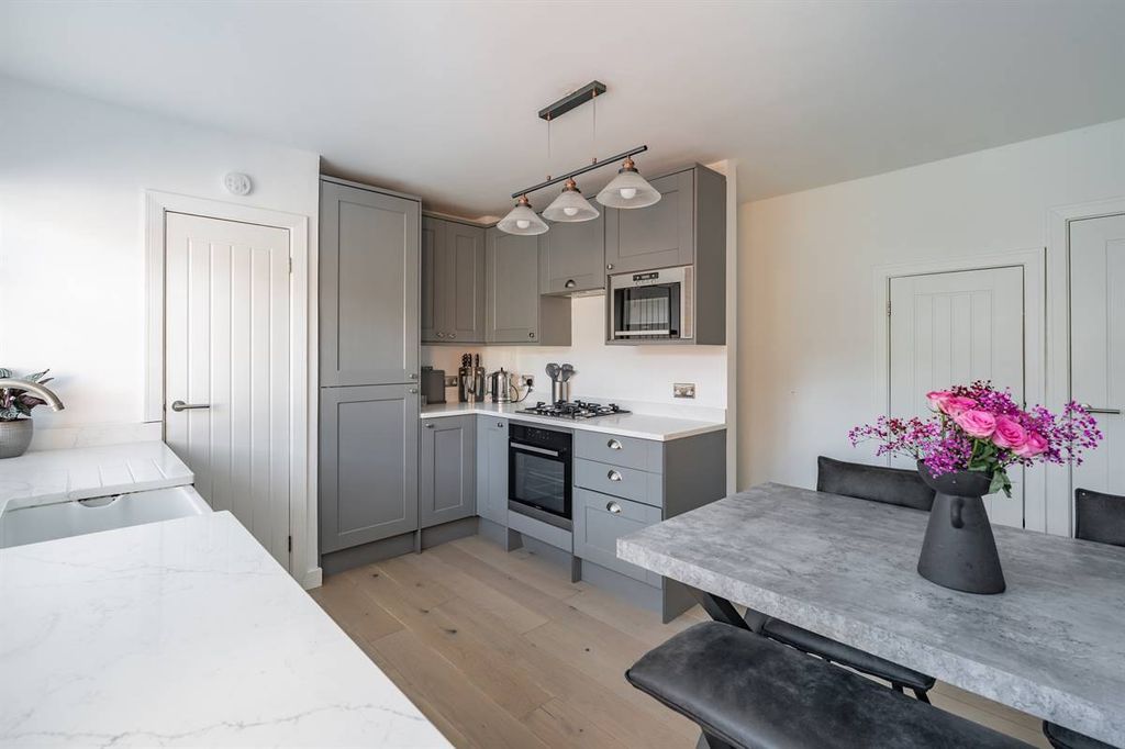 Property photo 3 of 24