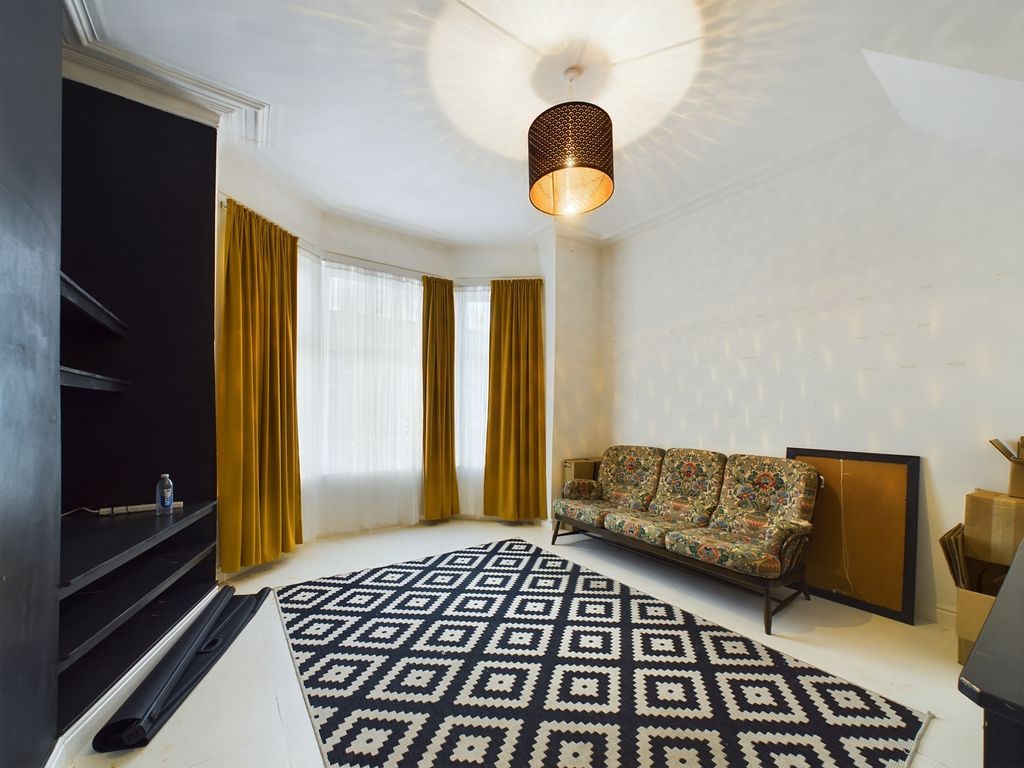 Property photo 2 of 12 Cam02176G0-Pr0150-Still006