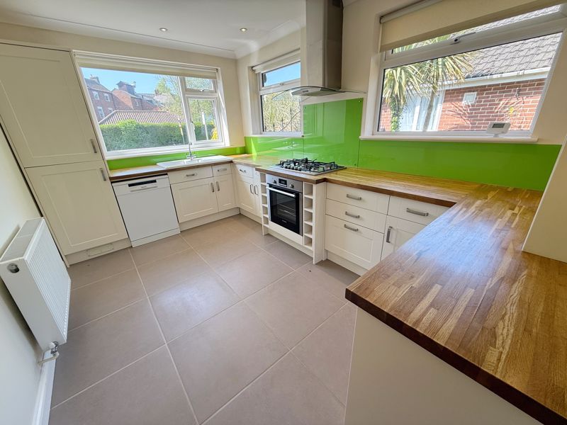 Property photo 2 of 11 Kitchen