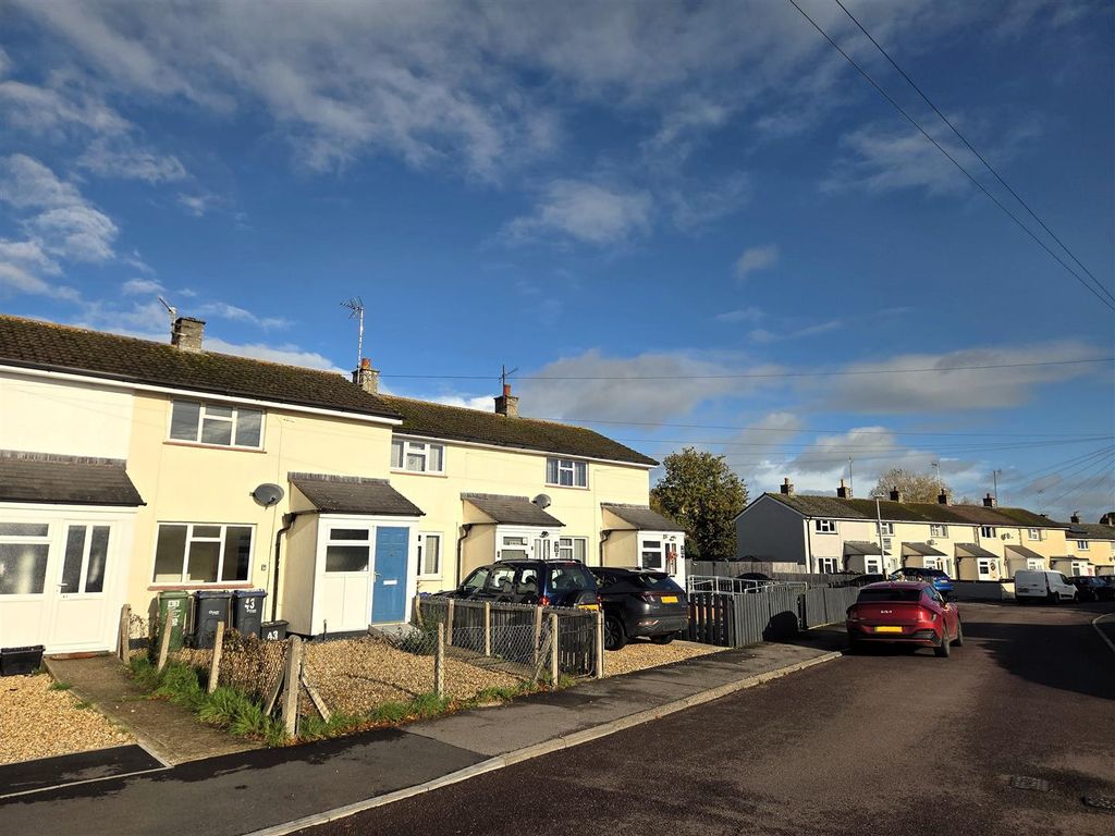 Property photo 2 of 11 43 Newcroft - Street Scene.Jpg