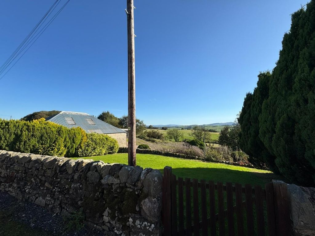 Property photo 2 of 17 Garden