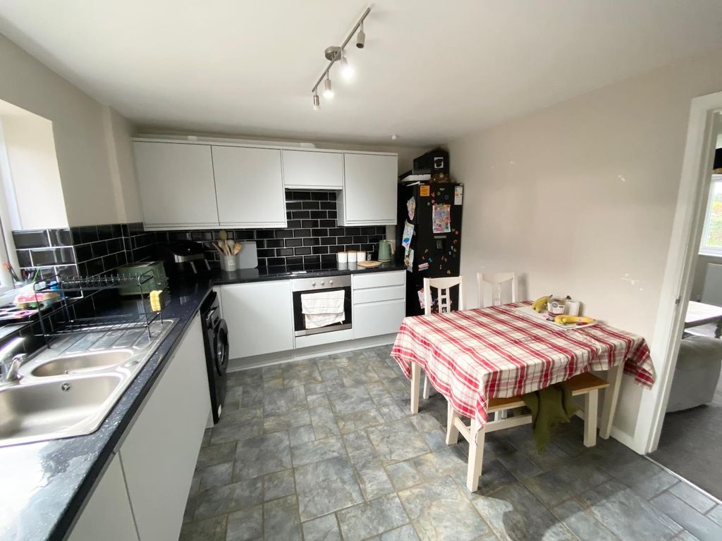 Property photo 1 of 10 Dining Kitchen