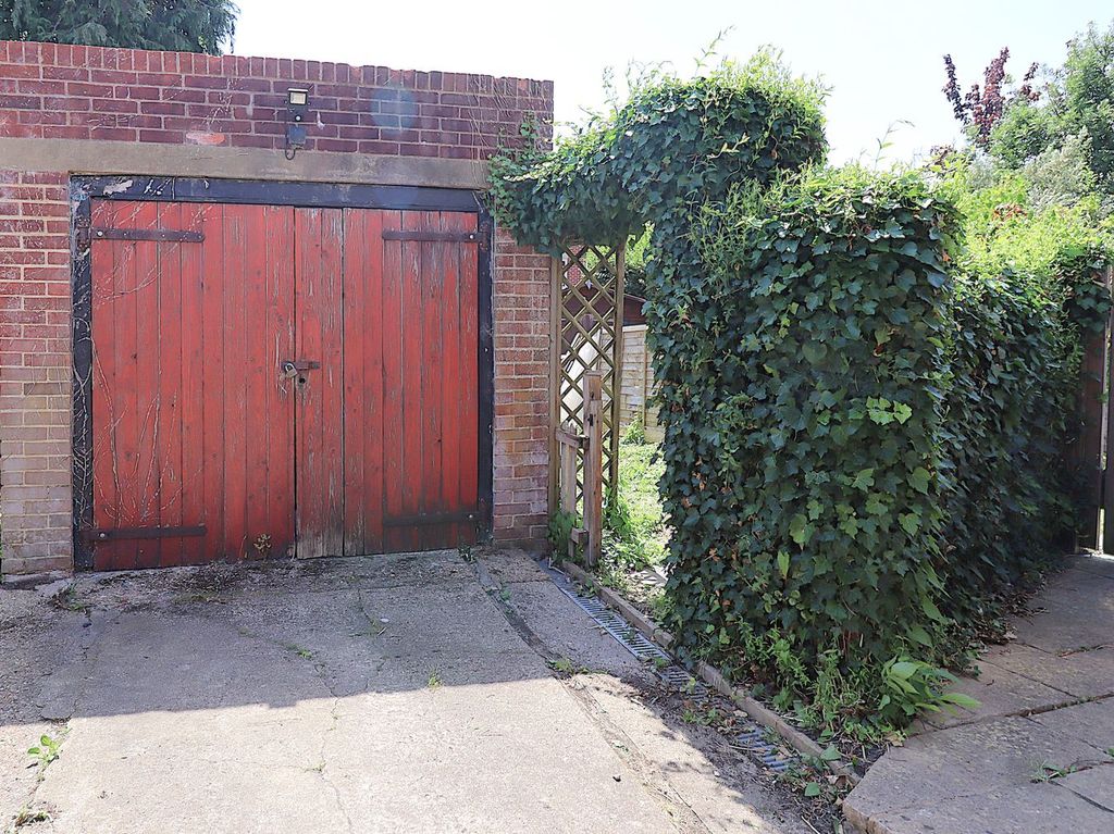 Property photo 2 of 12