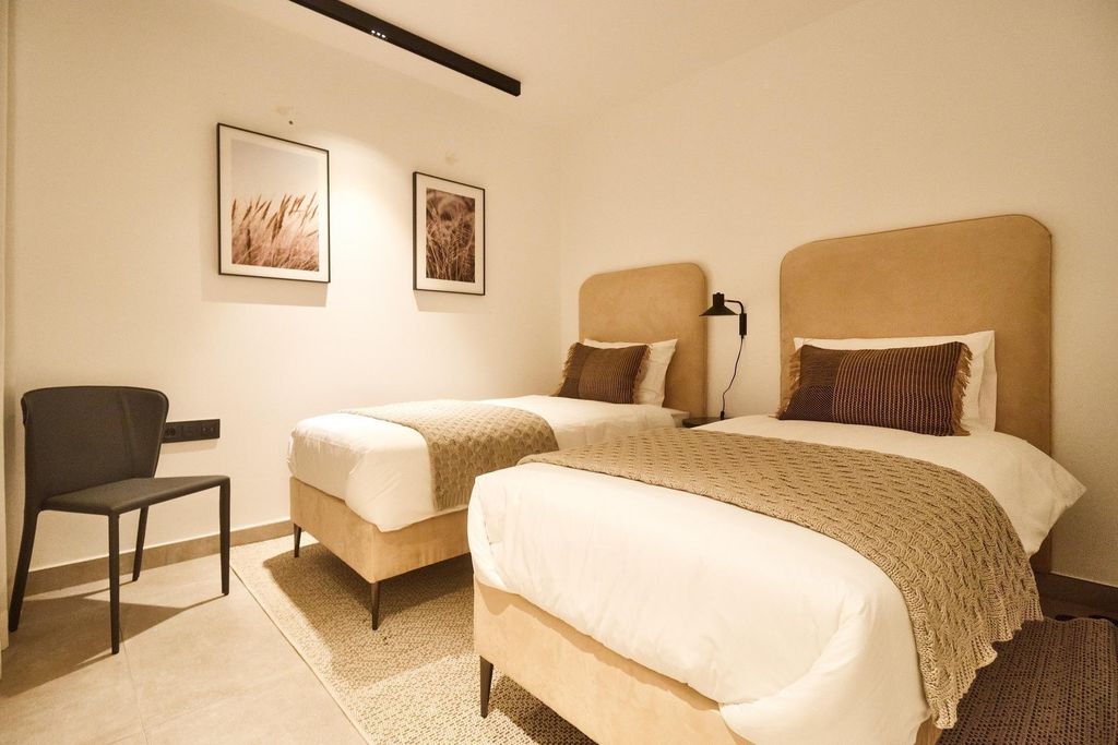 Property photo 3 of 51