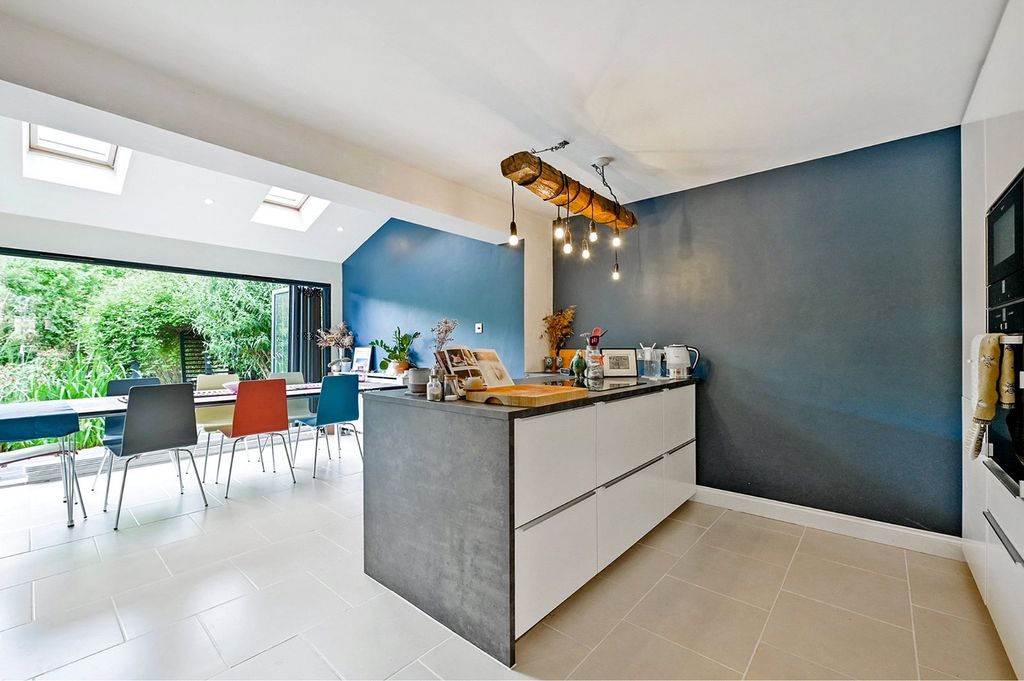 Property photo 2 of 10 Picture No. 11