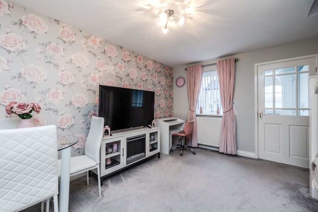 Property photo 3 of 16 8Milecastlecourtne52Pa-11