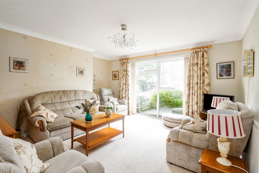 Property photo 3 of 15 60 Earlswood Road_1.Jpg