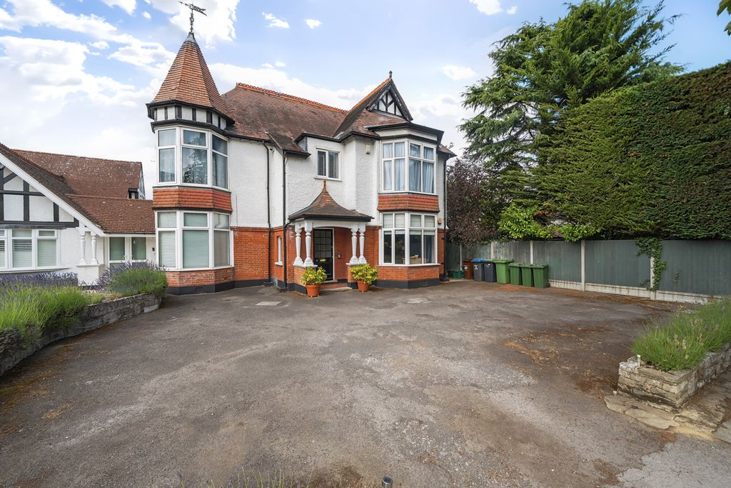 Property photo 2 of 11 External
