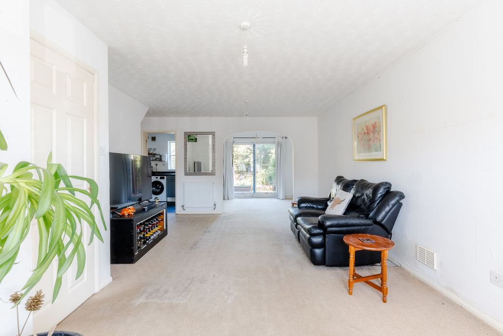 Property photo 3 of 15 A7400242-Hdr-16