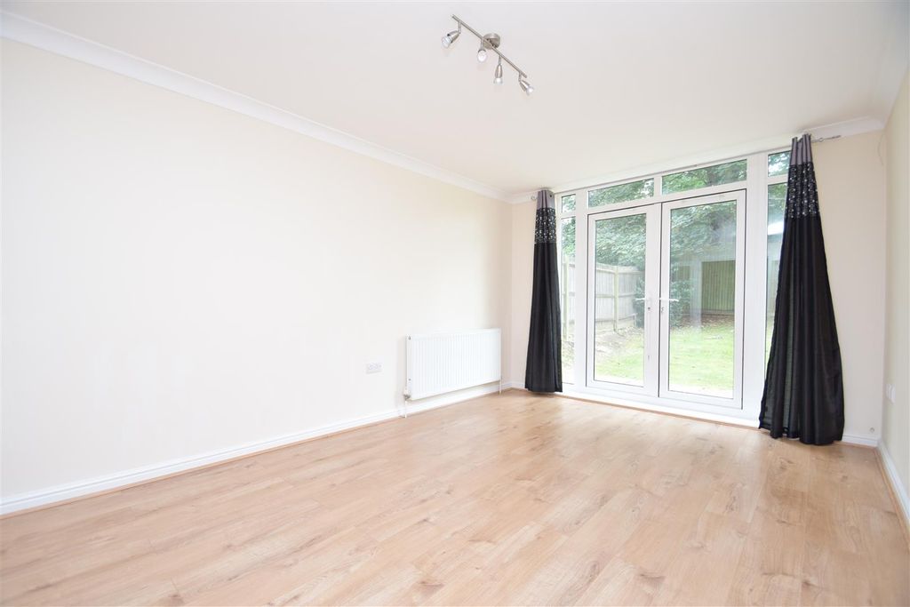 Property photo 1 of 10 Living Room