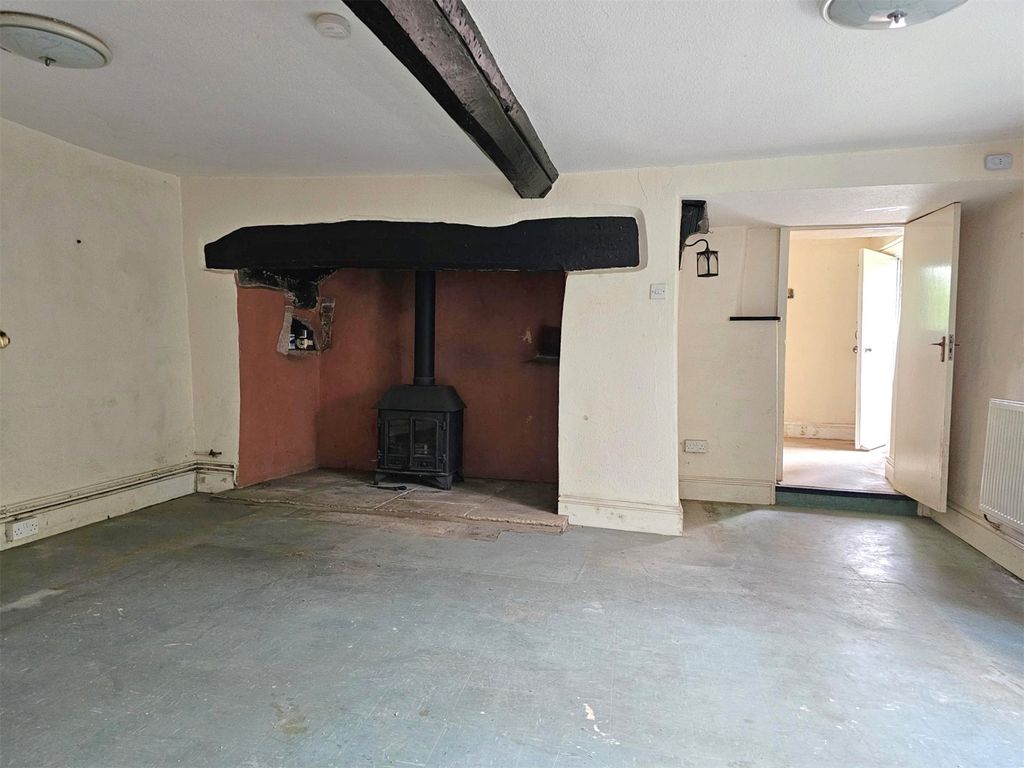 Property photo 3 of 21 Living Room