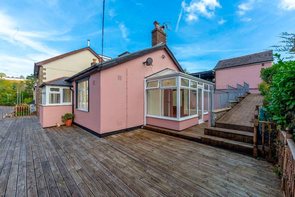 Property photo 3 of 37