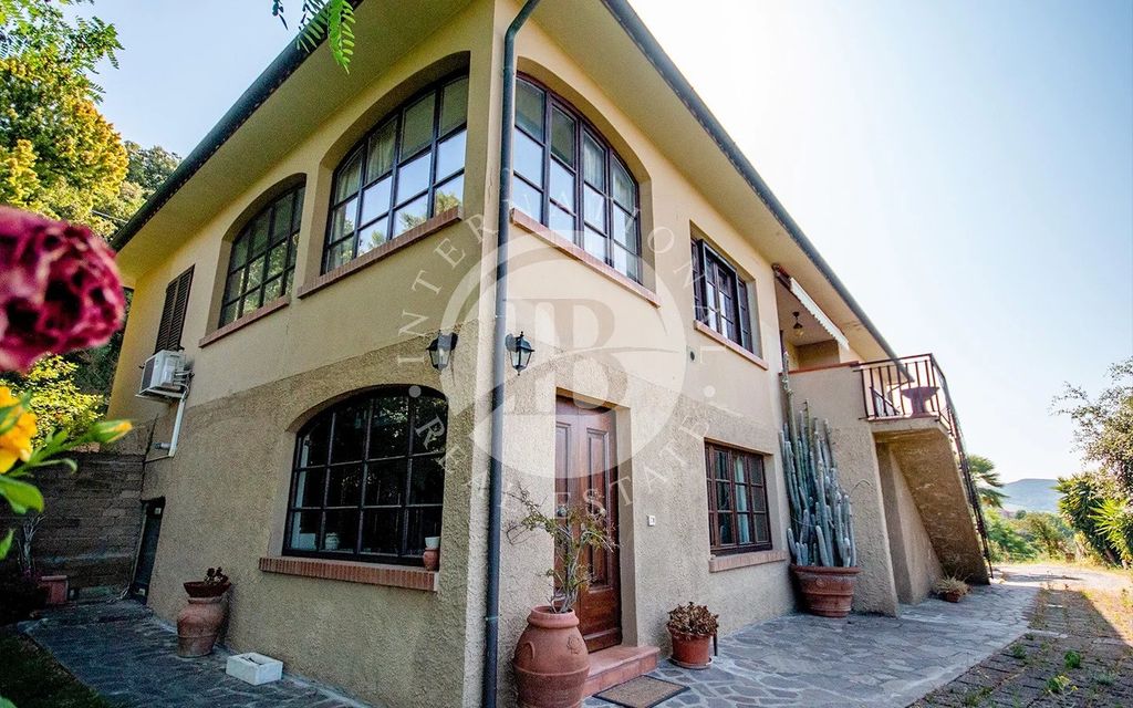 Property photo 2 of 30