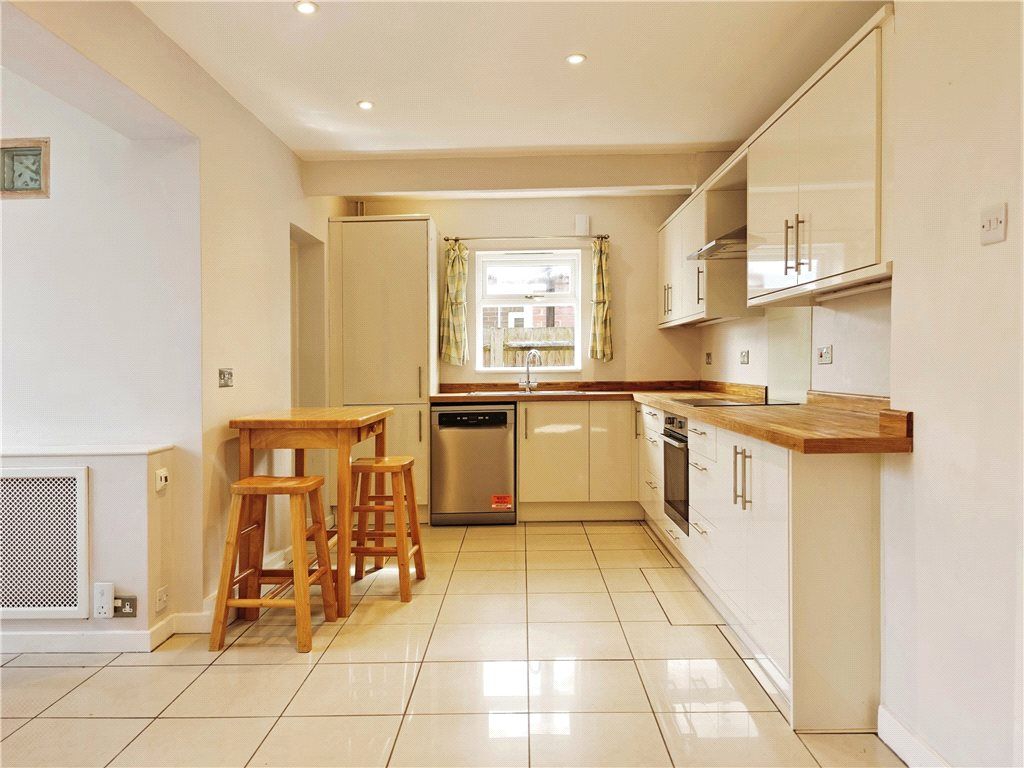Property photo 3 of 17 Kitchen