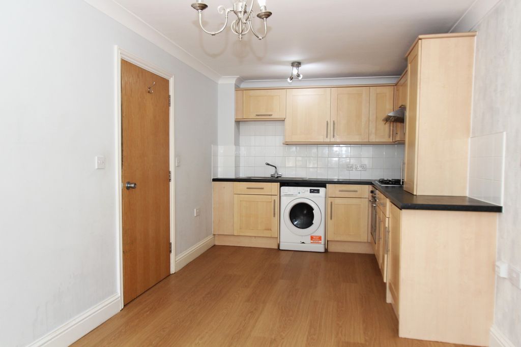 Property photo 3 of 6