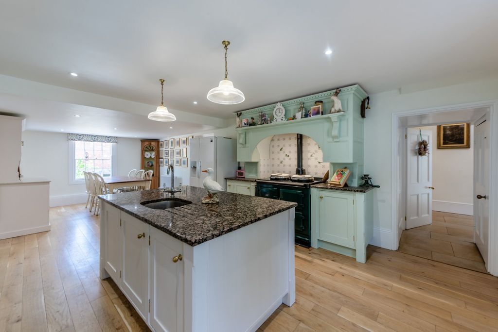 Property photo 3 of 25 Kitchen