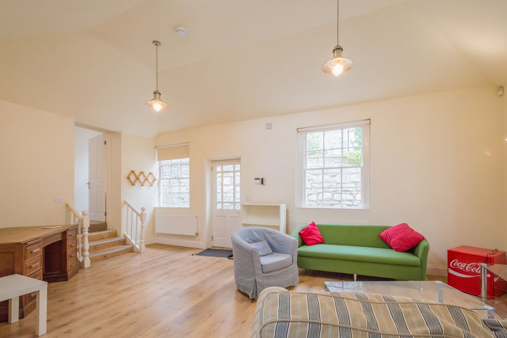 Property photo 2 of 14 9 Barton Buildings New -6