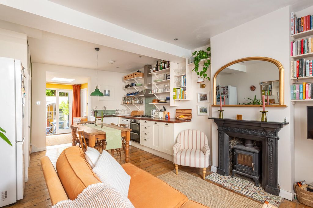 Property photo 3 of 14 Kitchen