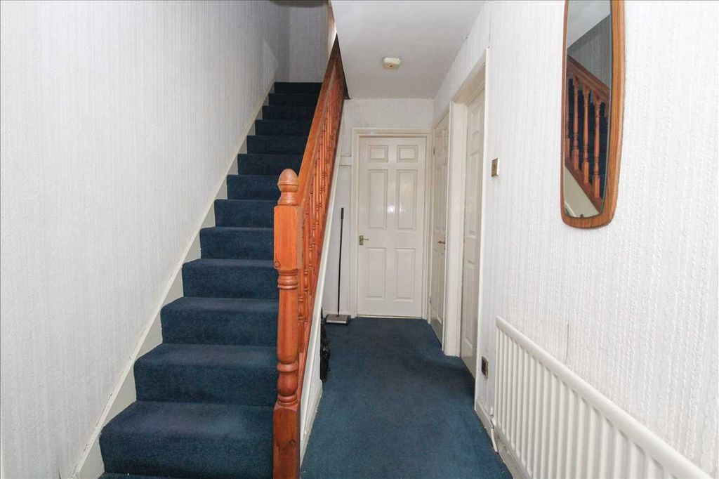 Property photo 2 of 13 Entrance Hall