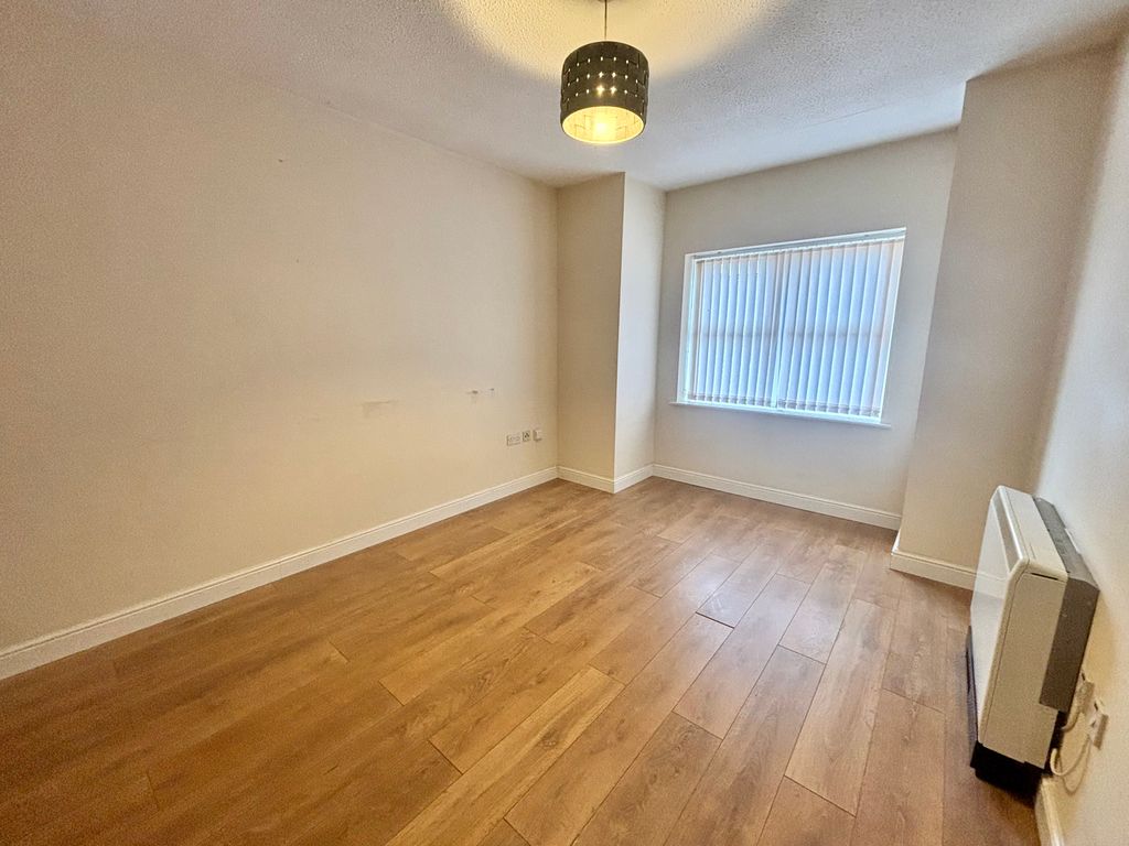 Property photo 3 of 10 Balcony