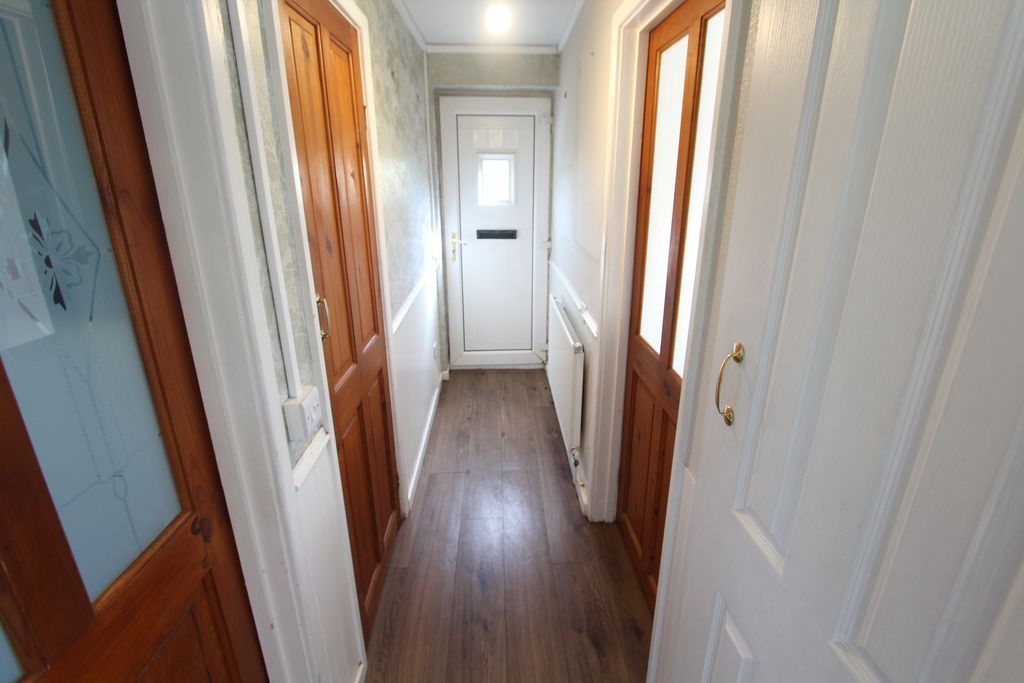 Property photo 3 of 11 Hall