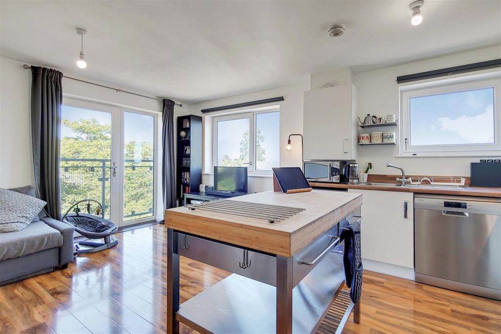 Property photo 2 of 11 4349372