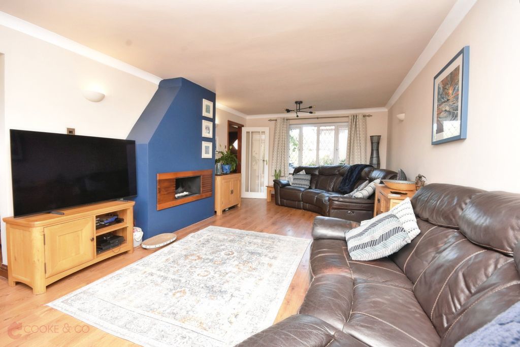 Property photo 3 of 17