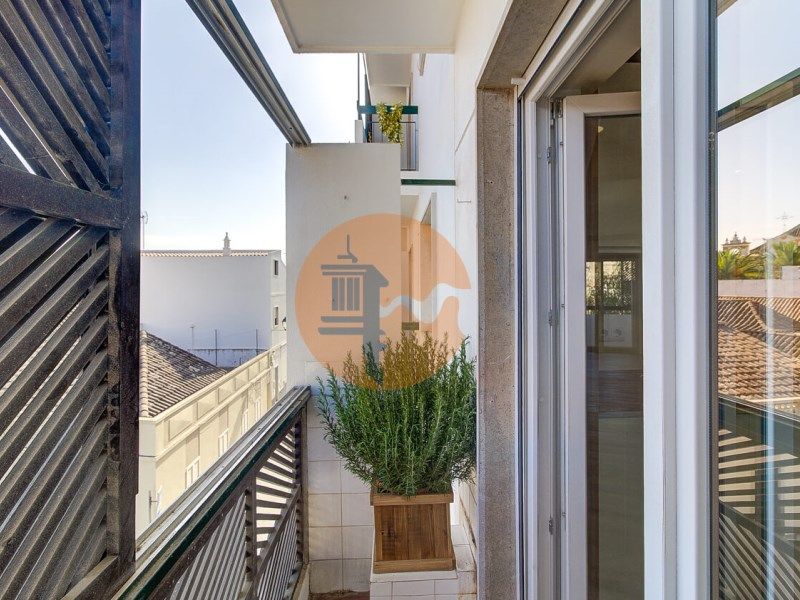 Property photo 2 of 28