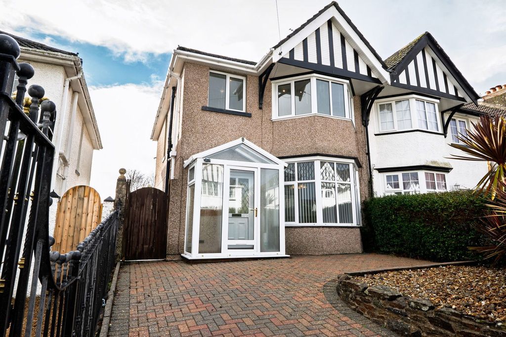 Property photo 2 of 25