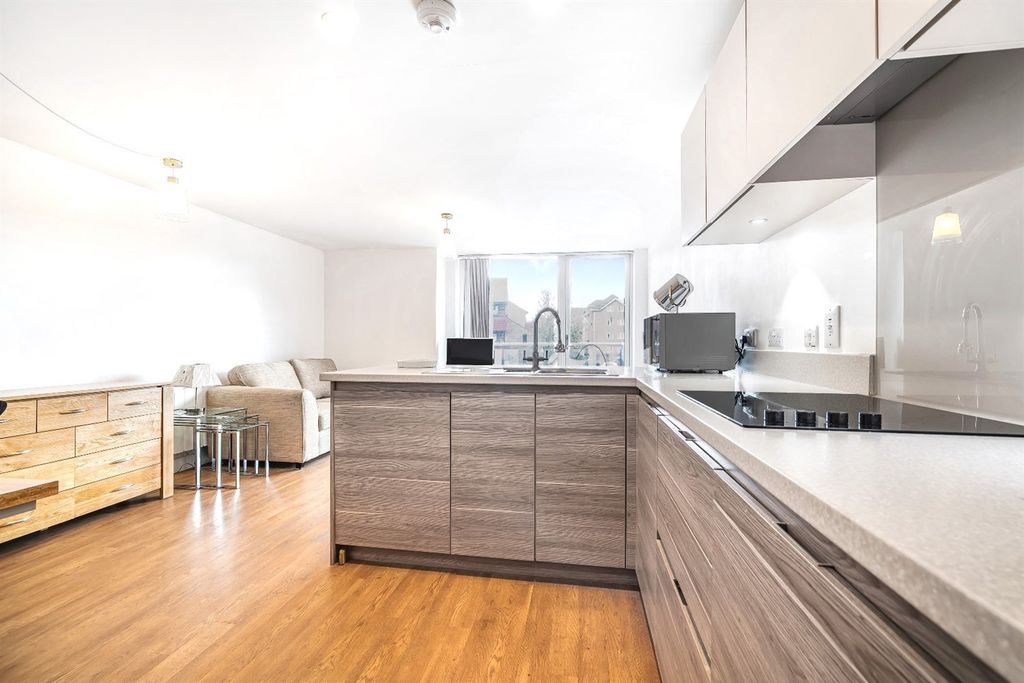 Property photo 2 of 10 Kitchen