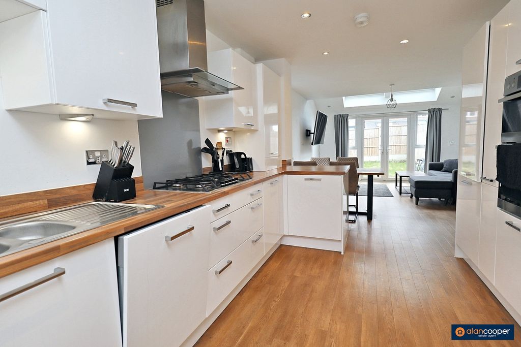 Property photo 2 of 23 4096804