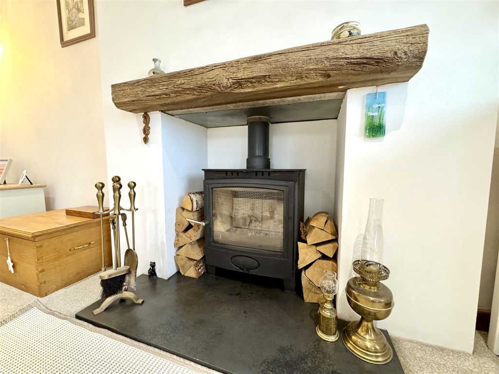 Property photo 3 of 18 Lounge