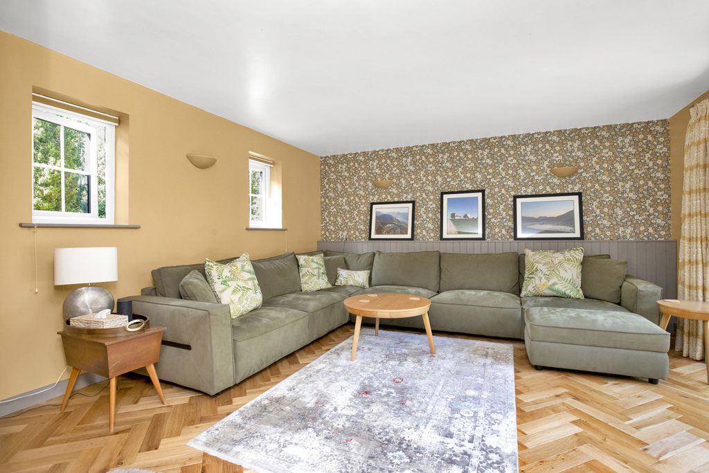 Property photo 3 of 23