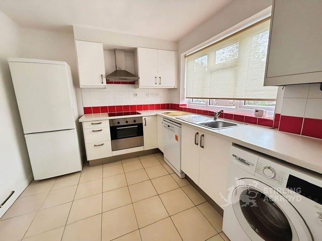 Property photo 3 of 11 Kitchen