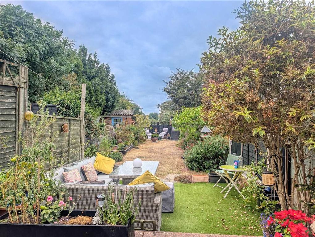 Property photo 2 of 12 Garden